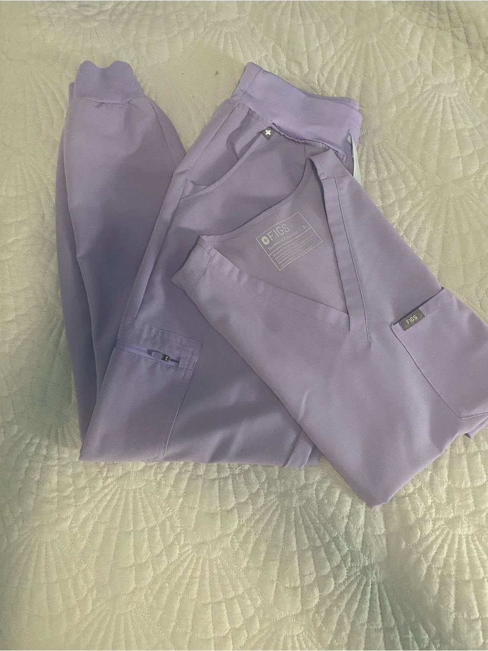 Figs Women's Lavender Scrub Set
